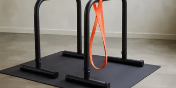Dip Station Strength Protocol: How to Build Pressing Volume Without Angry Shoulders